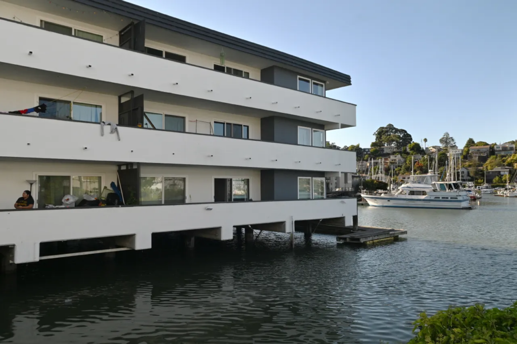 The Meredian at 400 Canal